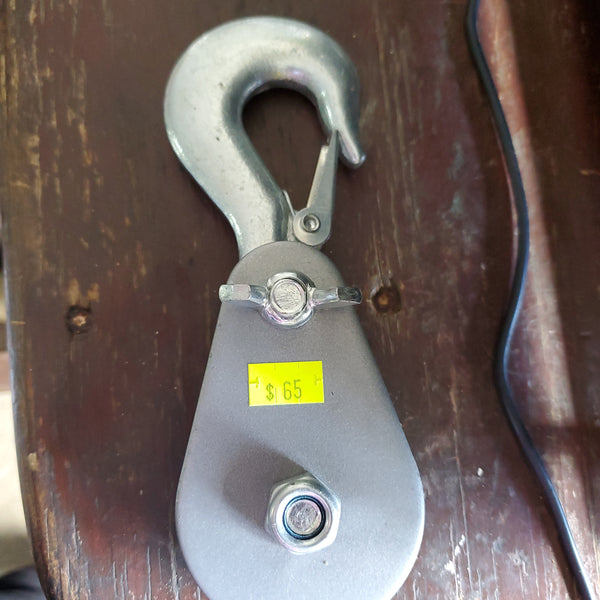 Pulley with grab hook